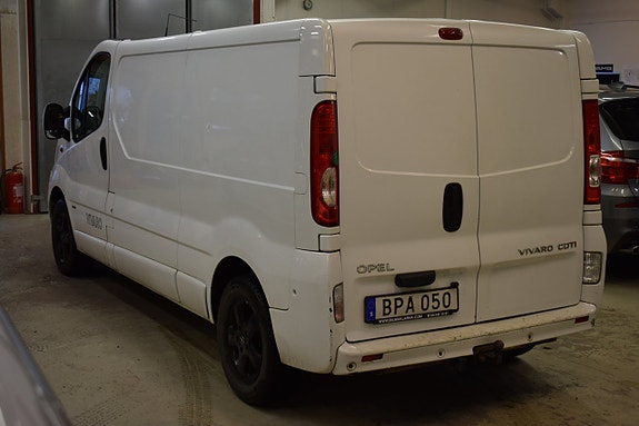 Opel Vivaro 4 of 5