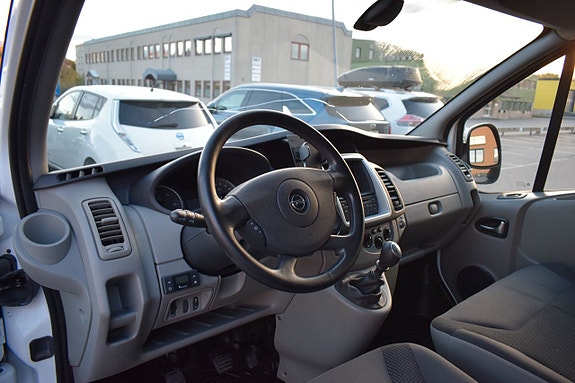 Opel Vivaro 7 of 9