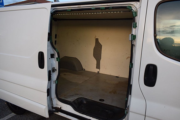 Opel Vivaro 9 of 9