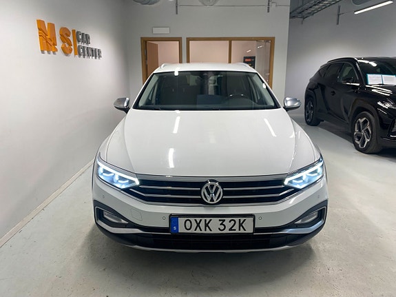 Volkswagen Passat Alltrack 2 of 5