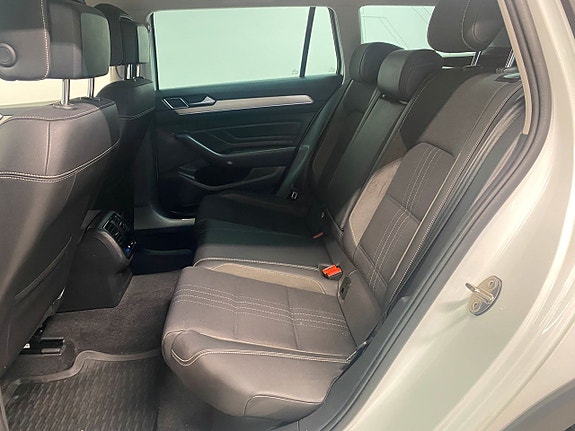 Volkswagen Passat Alltrack 9 of 18