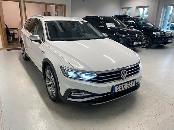 Volkswagen Passat Alltrack 3 of 5
