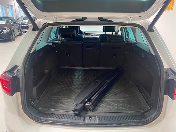 Volkswagen Passat Alltrack 6 of 18