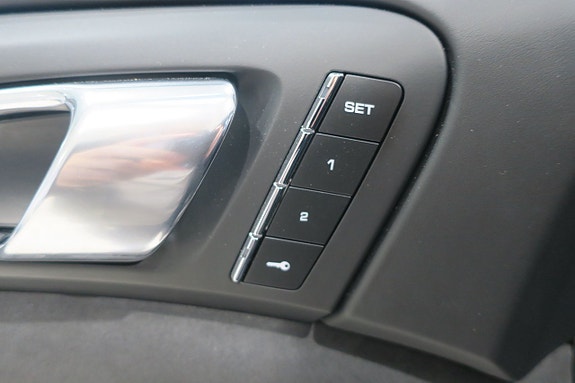 Porsche Cayenne GTS 19 of 21