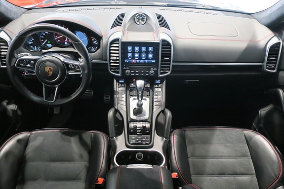 Porsche Cayenne GTS 7 of 21