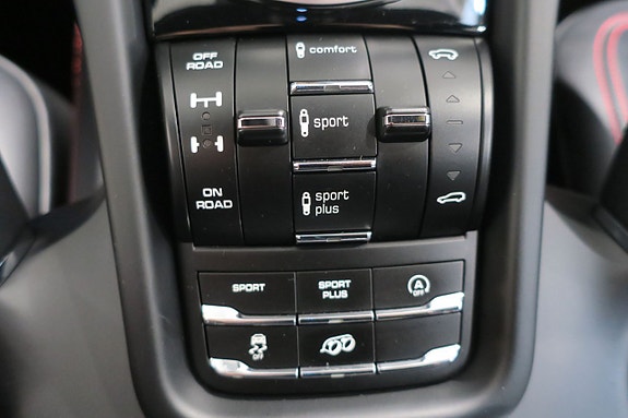 Porsche Cayenne GTS 17 of 21