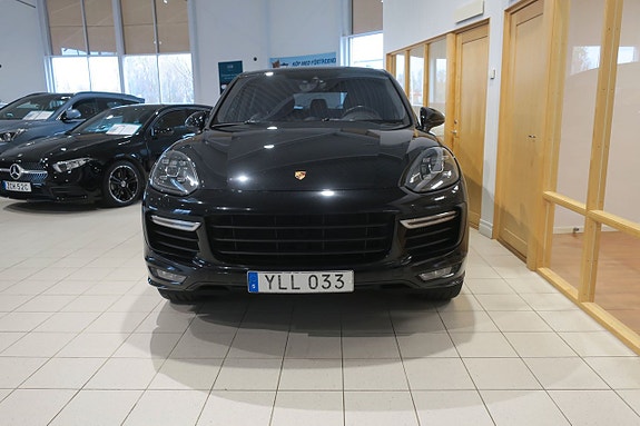 Porsche Cayenne GTS 3 of 5