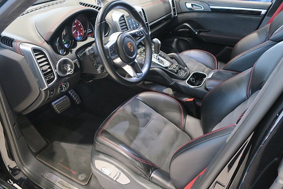 Porsche Cayenne GTS 5 of 5