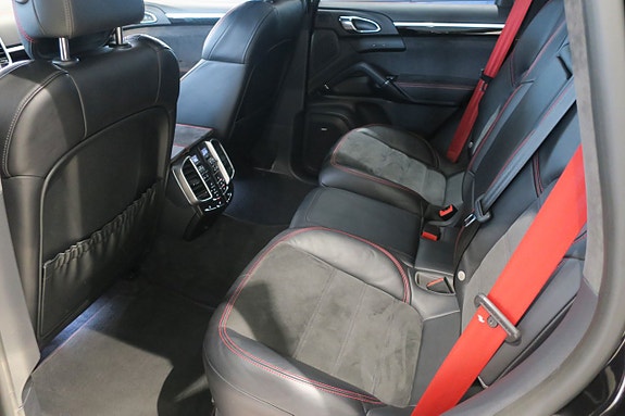 Porsche Cayenne GTS 8 of 21
