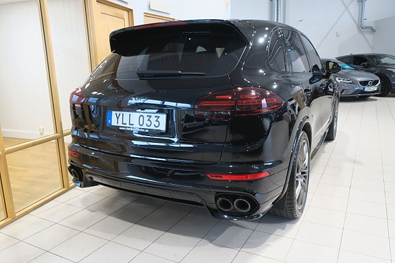 Porsche Cayenne GTS 4 of 5