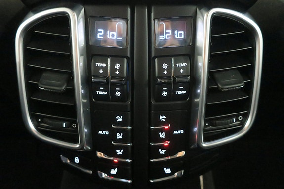 Porsche Cayenne GTS 18 of 21