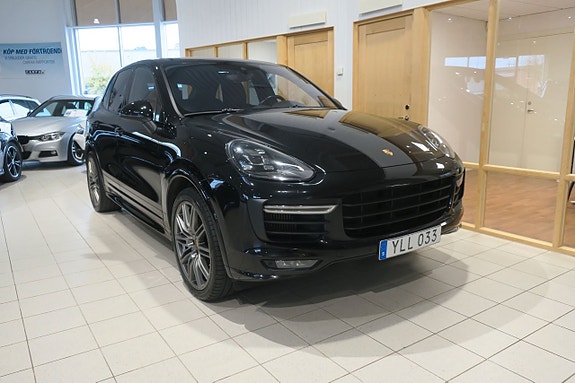 Porsche Cayenne GTS 2 of 5