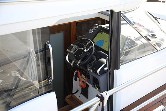 Marex 330, 2x Mercury 3.0 270hk, Joystick, -24, SE SPEC! 3 of 5