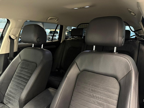 Volkswagen Passat 13 of 27