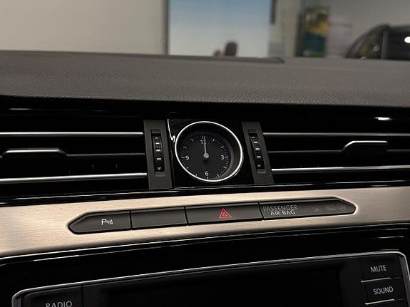 Volkswagen Passat 23 of 27