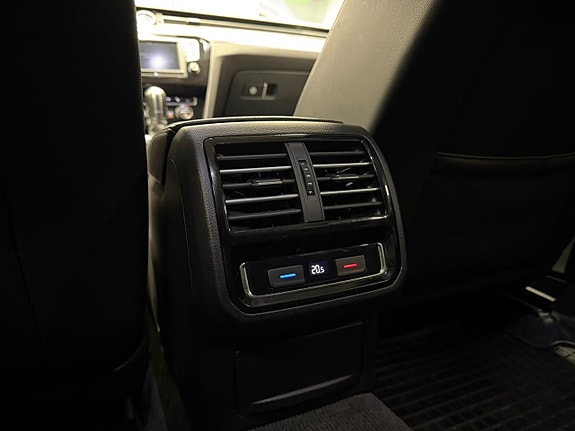 Volkswagen Passat 27 of 27