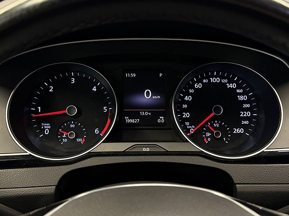 Volkswagen Passat 16 of 27