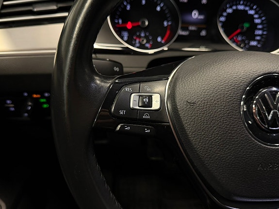 Volkswagen Passat 15 of 27