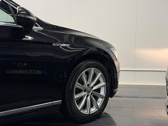 Volkswagen Passat 10 of 27