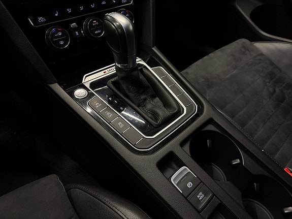 Volkswagen Passat 18 of 27