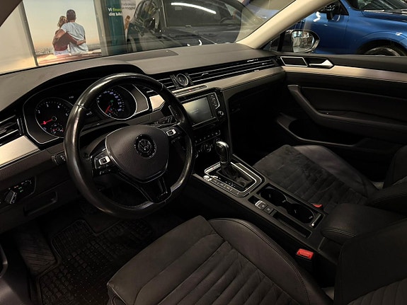 Volkswagen Passat 11 of 27