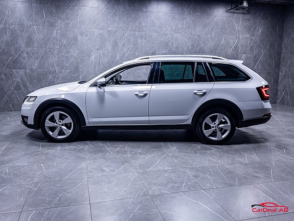 Skoda Octavia Scout 4 of 5