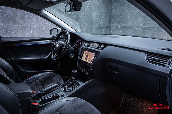 Skoda Octavia Scout 13 of 27
