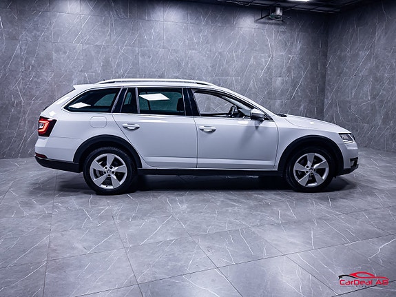 Skoda Octavia Scout 8 of 27