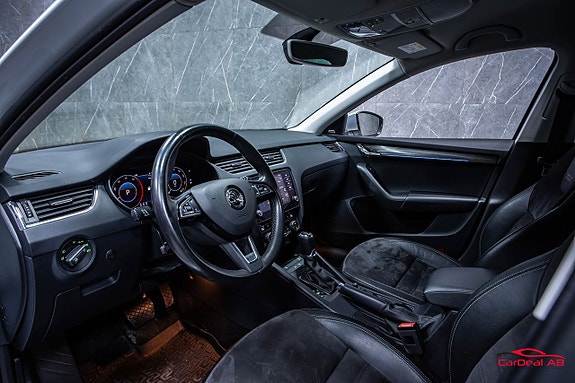 Skoda Octavia Scout 11 of 27