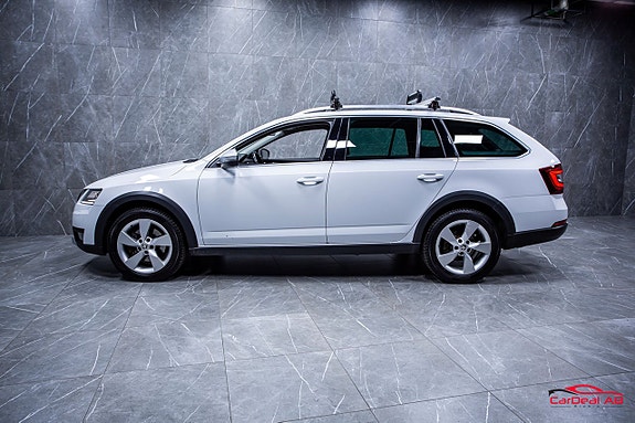 Skoda Octavia Scout 4 of 5