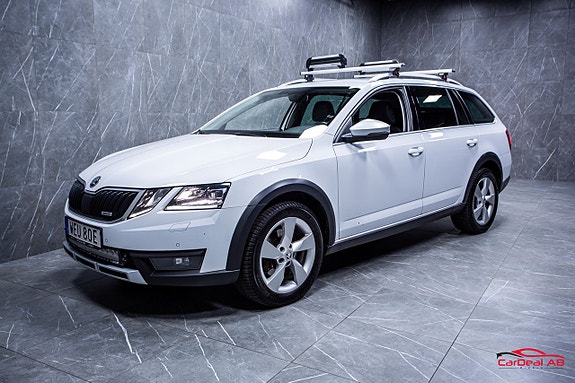 Skoda Octavia Scout 3 of 5