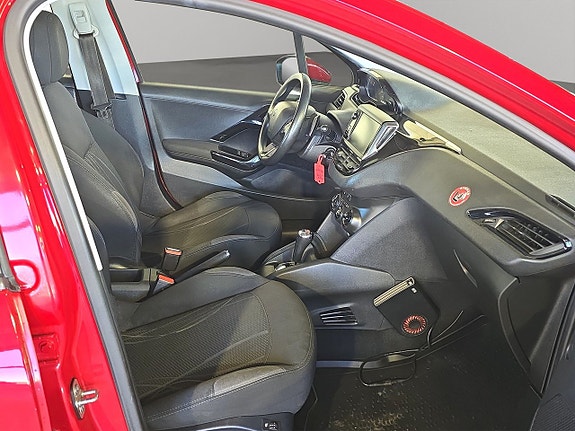 Peugeot 208 15 of 19