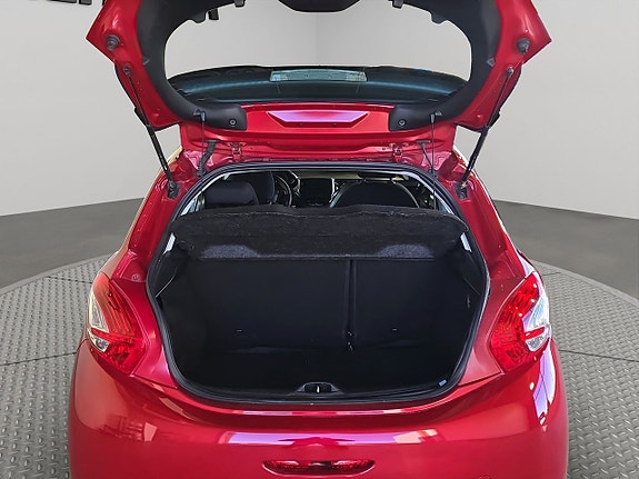 Peugeot 208 18 of 19