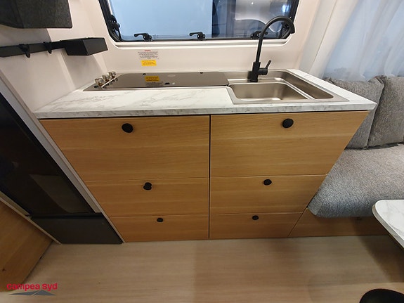 Adria ADORA 572 UT 7 of 18