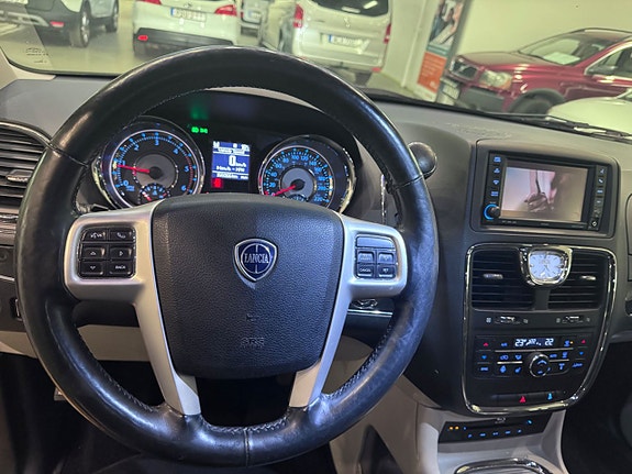 Lancia Voyager 11 of 23
