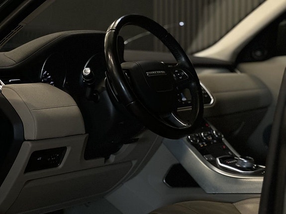 Land Rover Range Rover Evoque 17 of 27