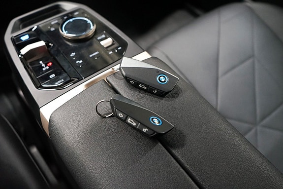 BMW iX 28 of 28