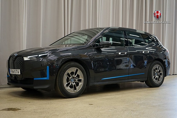 BMW iX 4 of 28