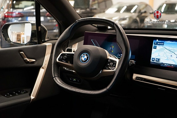 BMW iX 15 of 28