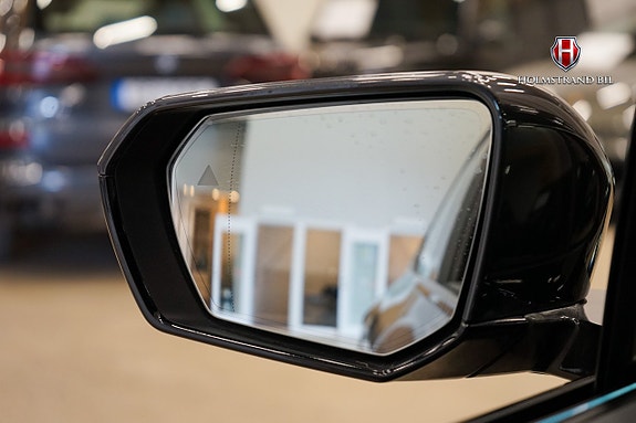 BMW iX 25 of 28