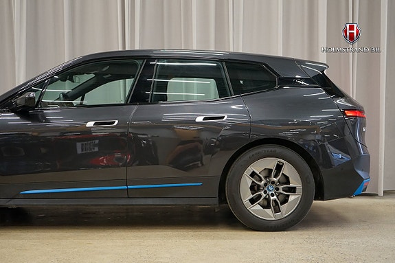 BMW iX 8 of 28