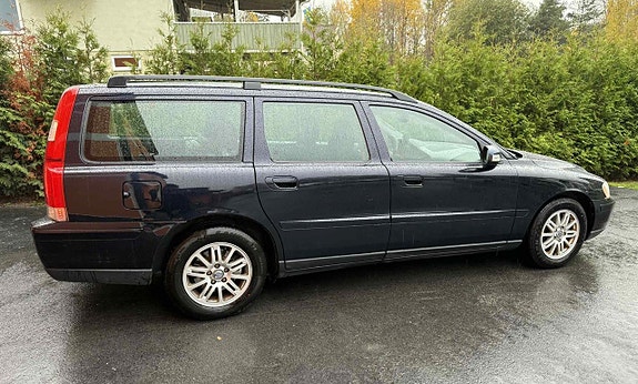Volvo V70 3 of 5