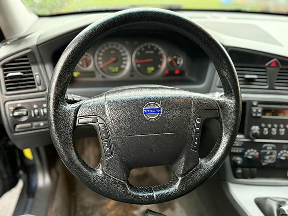 Volvo V70 13 of 22
