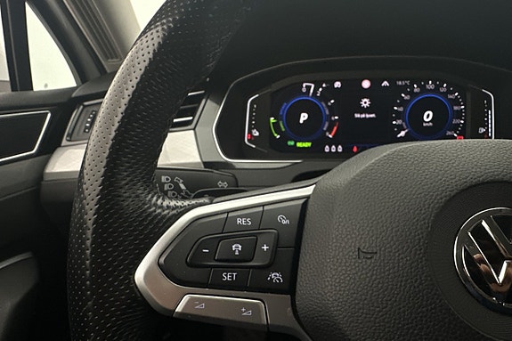 Volkswagen Passat 17 of 30
