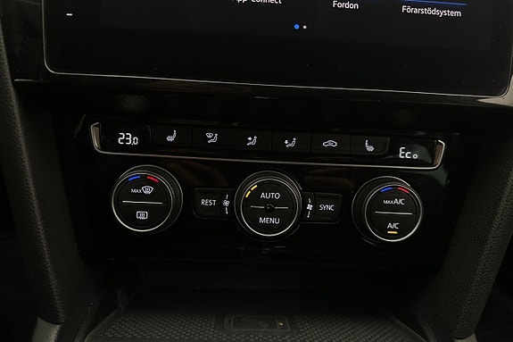 Volkswagen Passat 25 of 30