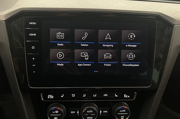 Volkswagen Passat 23 of 30