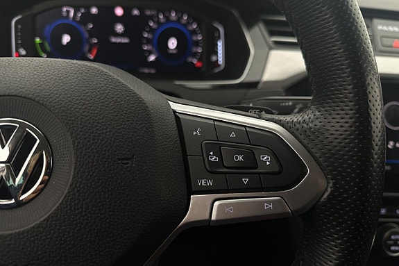 Volkswagen Passat 19 of 30