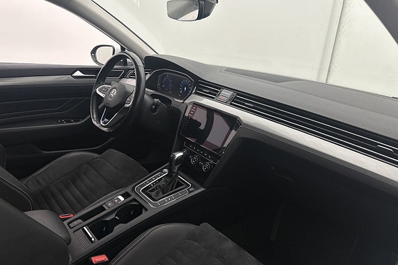 Volkswagen Passat 12 of 30