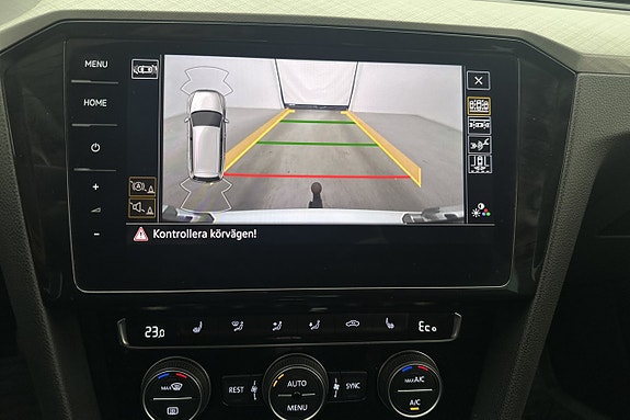 Volkswagen Passat 13 of 30
