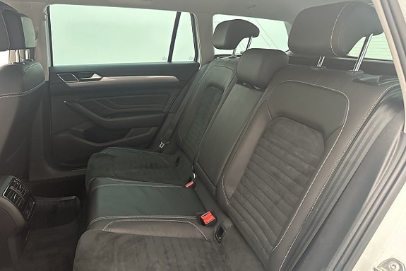 Volkswagen Passat 16 of 30